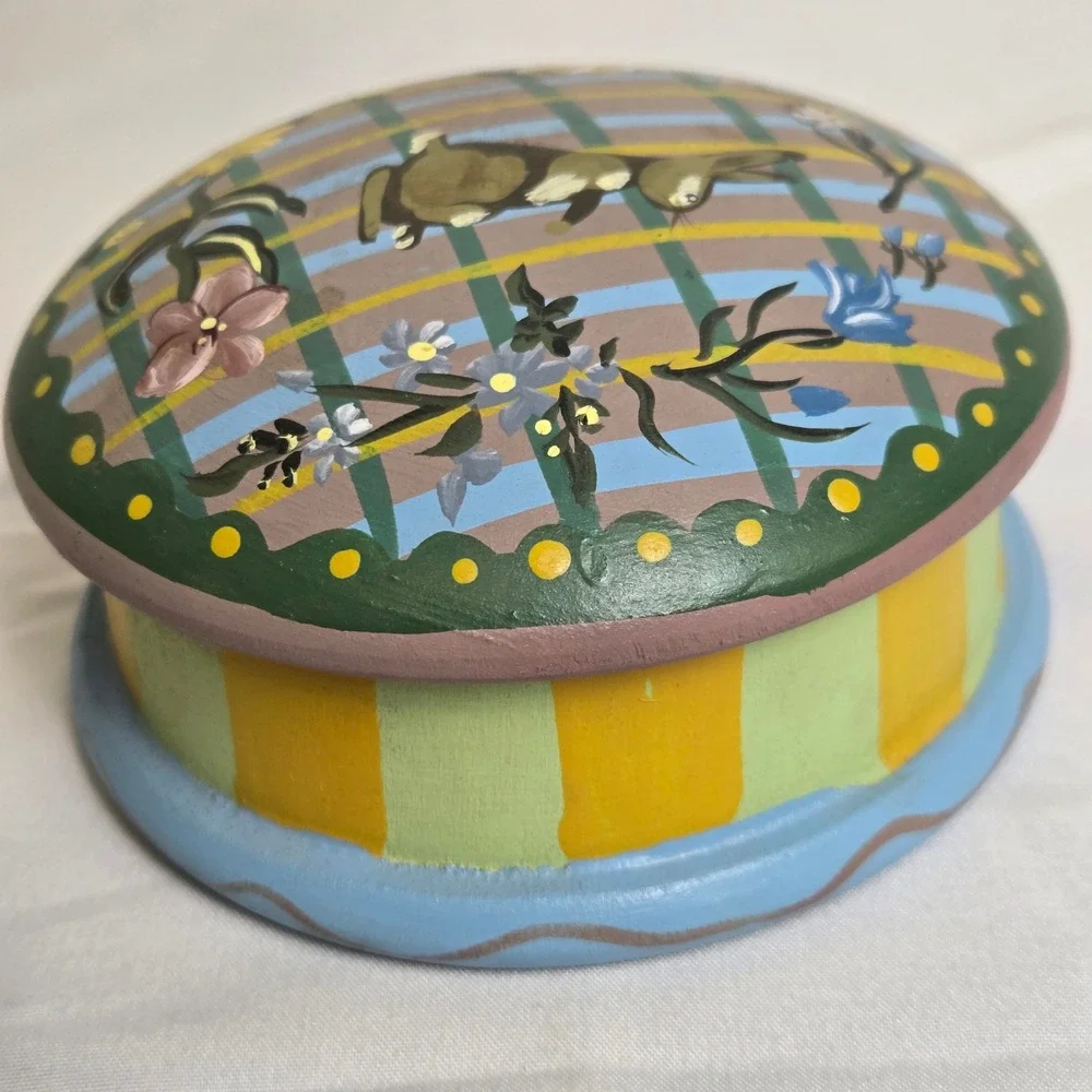The Home Collection Hand-Painted‎ Trinket Box Bunny Rabbit Flowers 1997 Vintage